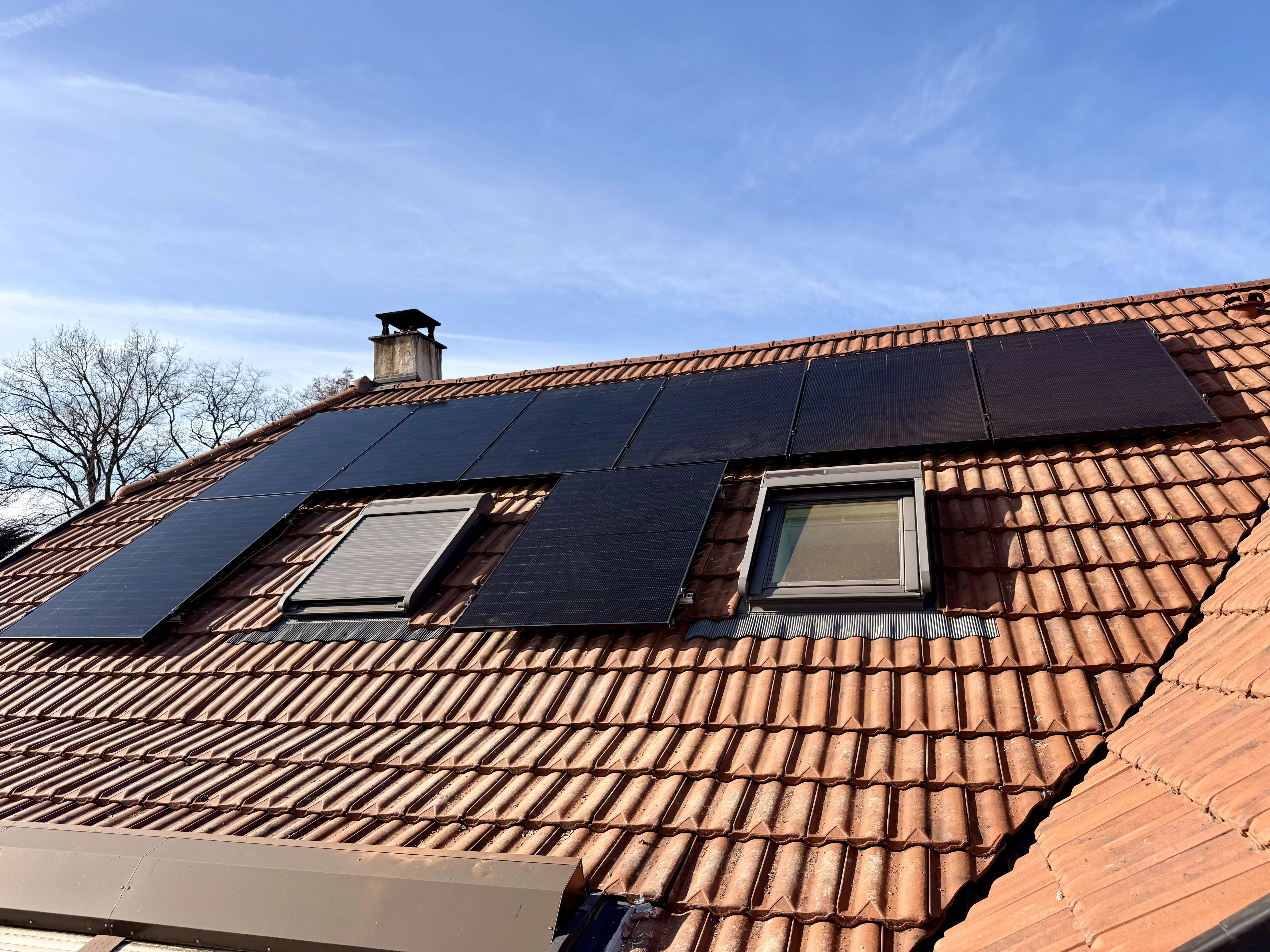 Panneaux solaires sur toiture en tuiles