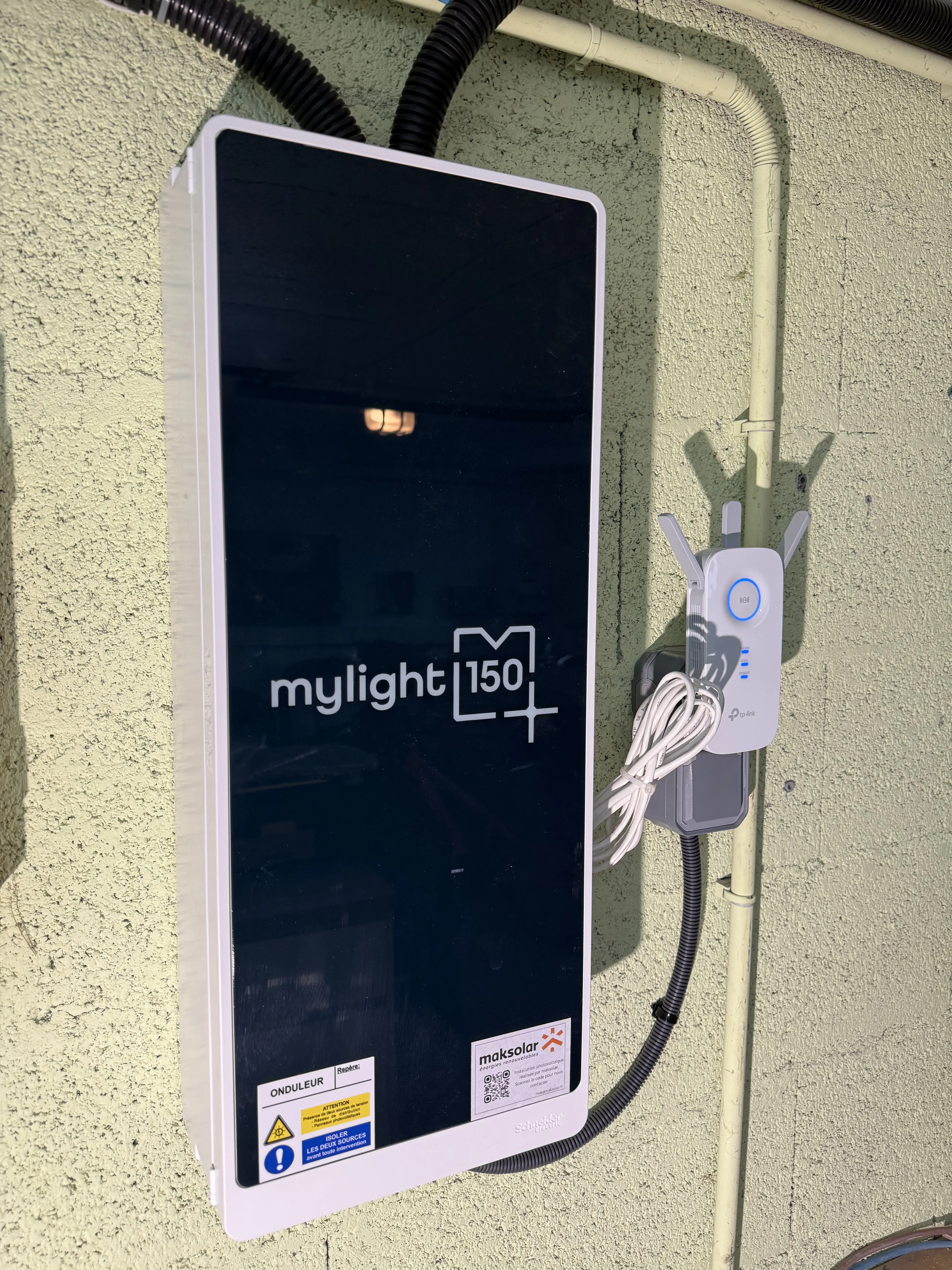 Installation de batteries solaires pour le stockage d'énergie renouvelable
