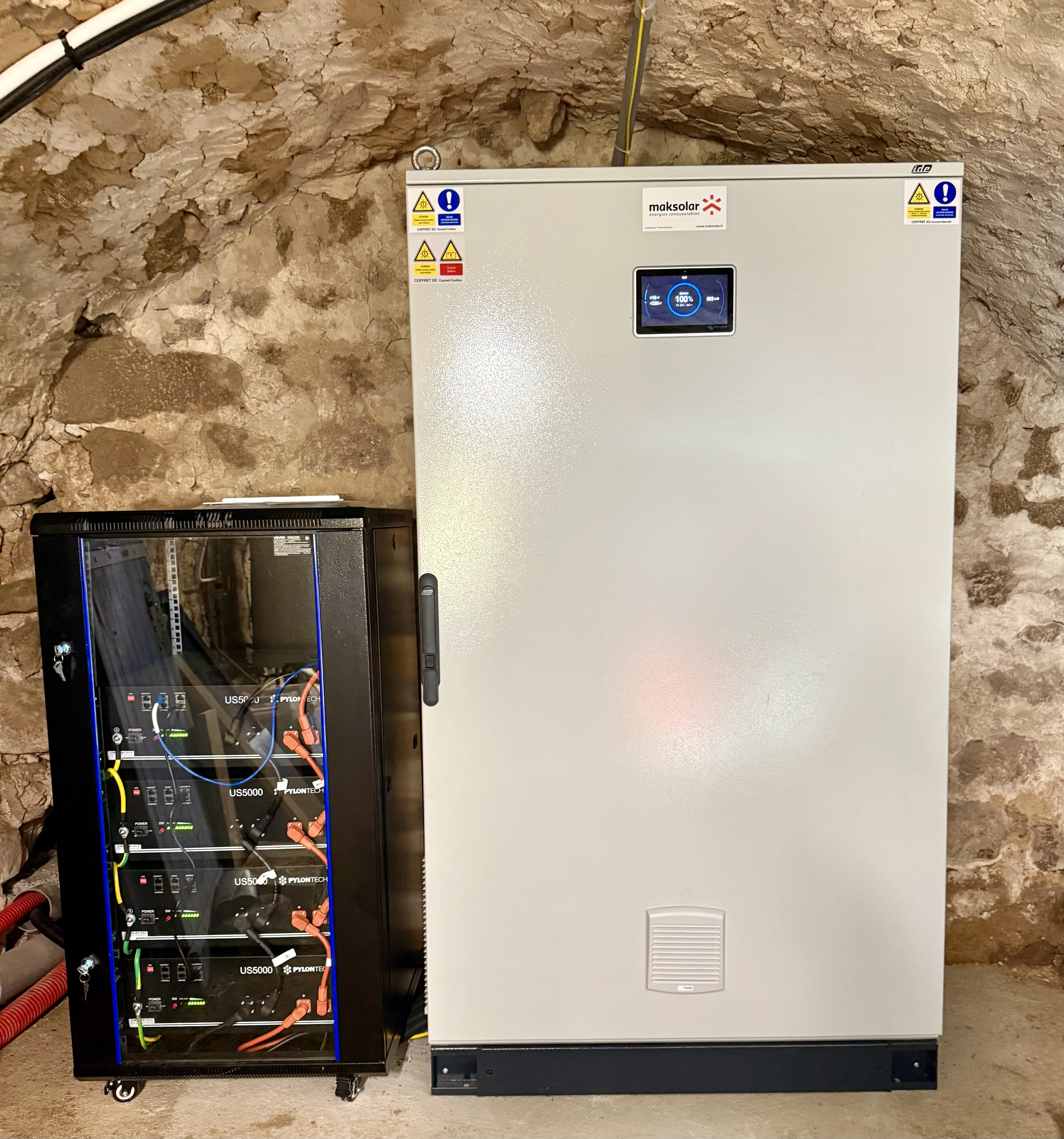 Installation de batteries solaires pour le stockage d'énergie renouvelable
